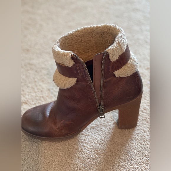 Timberland Boots - Size 8 - Picture 2 of 3